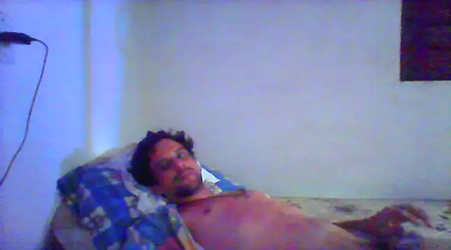 Snapshot of couplemilk chatting on 01.25.25 couplemilk online show from 01.25.25