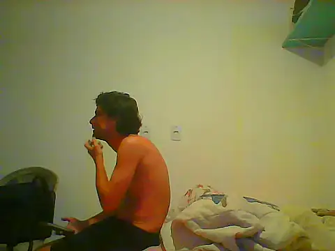 Snapshot of couplemilk chatting on 02.04.25 couplemilk online show from 02.04.25