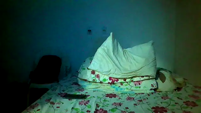 Snapshot of couplemilk chatting on 01.18.26 couplemilk online show from 01.18.26