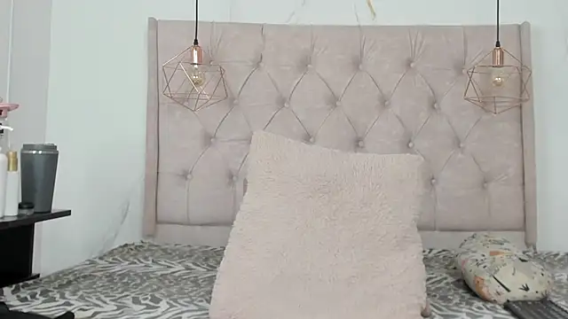 zamira 44 online show from 09.26.25