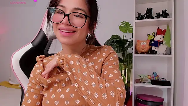 Snapshot of Adriennesexxx chatting on 12.10.24 Adriennesexxx online show from 12.10.24