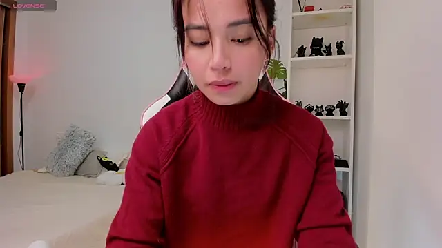 Snapshot of Adriennesexxx chatting on 12.13.24 Adriennesexxx online show from 12.13.24