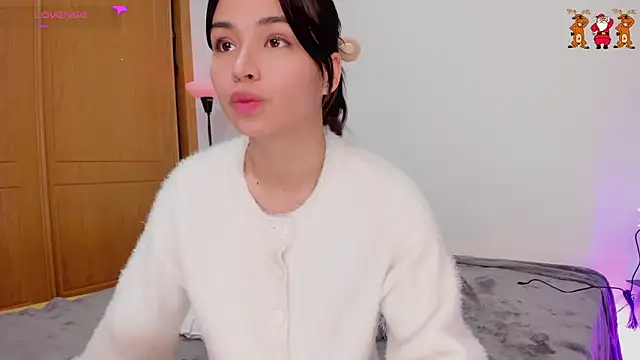 Snapshot of Adriennesexxx chatting on 12.17.24 Adriennesexxx online show from 12.17.24