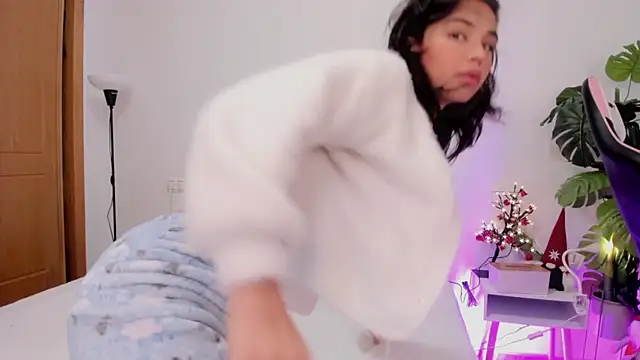 Snapshot of Adriennesexxx chatting on 12.31.24 Adriennesexxx online show from 12.31.24