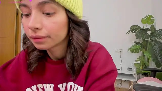 Snapshot of Adriennesexxx chatting on 01.08.25 Adriennesexxx online show from 01.08.25