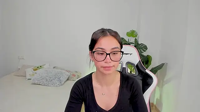 Snapshot of Adriennesexxx chatting on 01.29.25 Adriennesexxx online show from 01.29.25