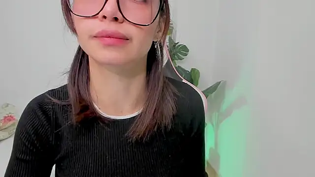 Snapshot of Adriennesexxx chatting on 02.05.25 Adriennesexxx online show from 02.05.25