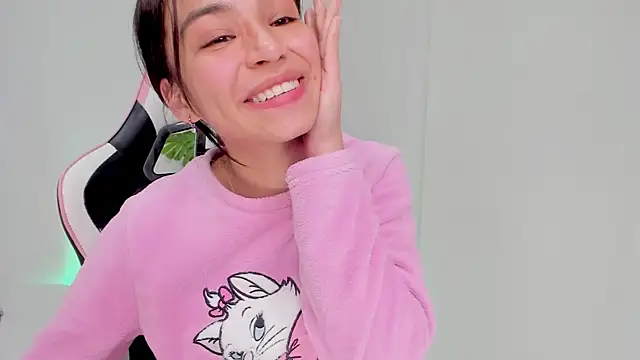 Snapshot of Adriennesexxx chatting on 02.05.25 Adriennesexxx online show from 02.05.25