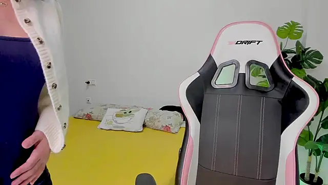 Snapshot of Adriennesexxx chatting on 02.06.25 Adriennesexxx online show from 02.06.25