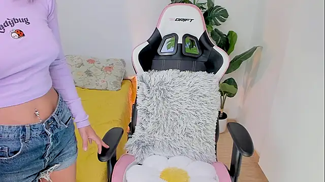 Snapshot of Adriennesexxx chatting on 02.27.25 Adriennesexxx online show from 02.27.25