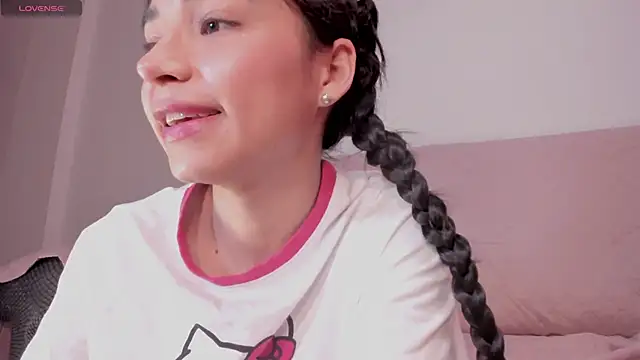 Snapshot of Adriennesexxx chatting on 03.14.25 Adriennesexxx online show from 03.14.25