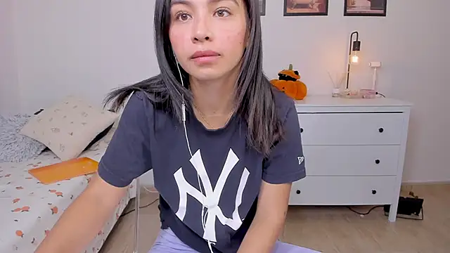 Snapshot of Adriennesexxx chatting on 09.28.25 Adriennesexxx online show from 09.28.25