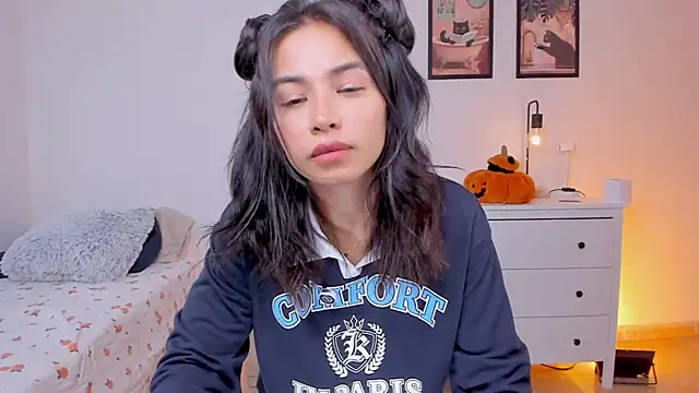 Snapshot of Adriennesexxx chatting on 10.01.25 Adriennesexxx online show from 10.01.25