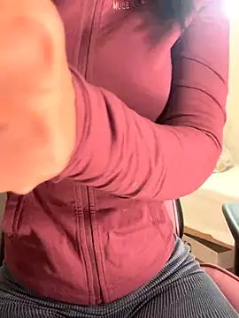 Snapshot of Adriennesexxx chatting on 11.20.25 Adriennesexxx online show from 11.20.25