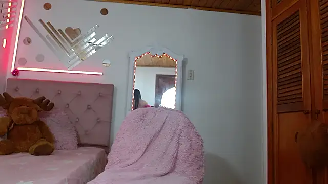 tifanny-squirt online show from 03.10.26