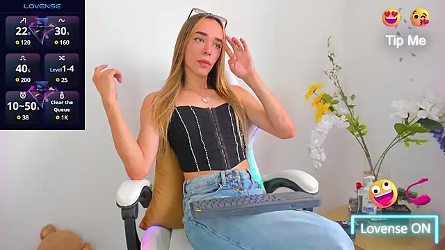 Snapshot of Linda_Crawford chatting on 02.01.25 Linda Crawford online show from 02.01.25