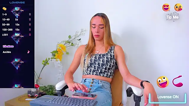 Snapshot of Linda_Crawford chatting on 02.18.25 Linda Crawford online show from 02.18.25