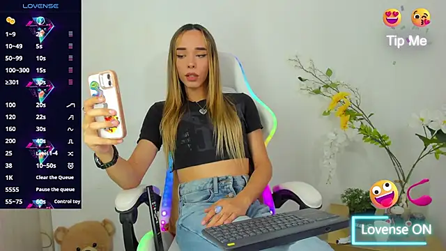 Snapshot of Linda_Crawford chatting on 02.21.25 Linda Crawford online show from 02.21.25