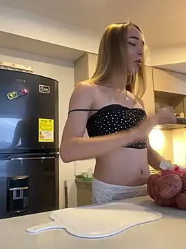 Snapshot of Linda_Crawford chatting on 03.11.25 Linda Crawford online show from 03.11.25