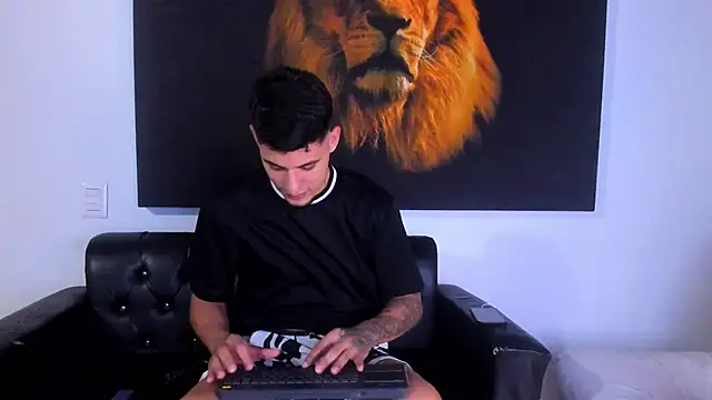 Snapshot of kyle_smithxx chatting on 12.05.24 kyle smithxx online show from 12.05.24