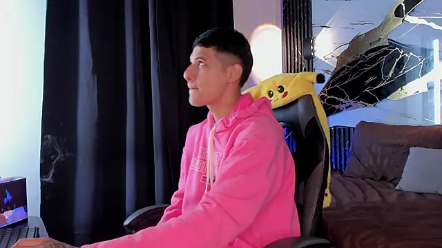 Snapshot of kyle_smithxx chatting on 12.15.25 kyle smithxx online show from 12.15.25