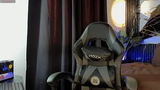 Snapshot of kyle_smithxx chatting on 12.18.25 kyle smithxx online show from 12.18.25