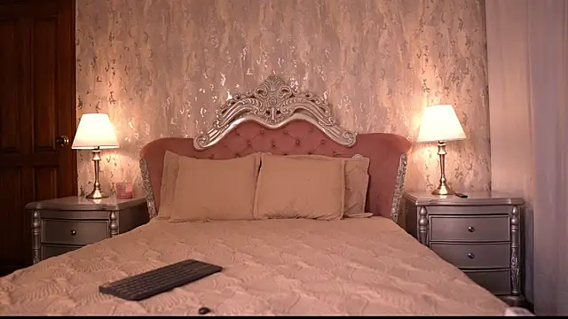 AngelineConnor online show from 11.27.25