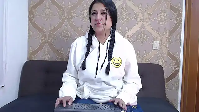 dakota guirl online show from 12.17.24