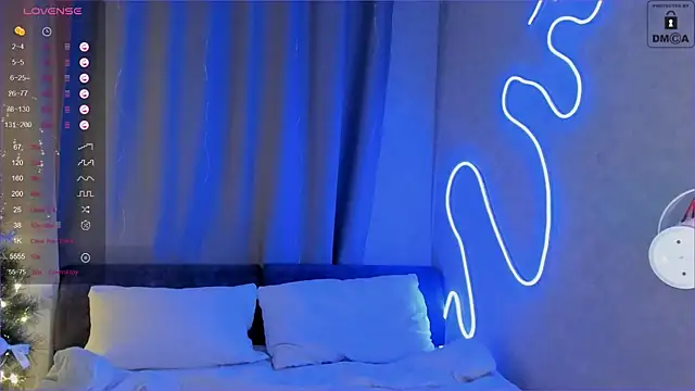 Snapshot of _Sweetie_ chatting on 12.27.24 Sweetie online show from 12.27.24