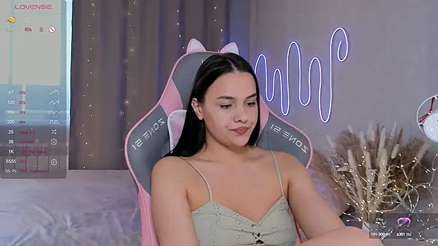 Snapshot of _Sweetie_ chatting on 02.14.25 Sweetie online show from 02.14.25