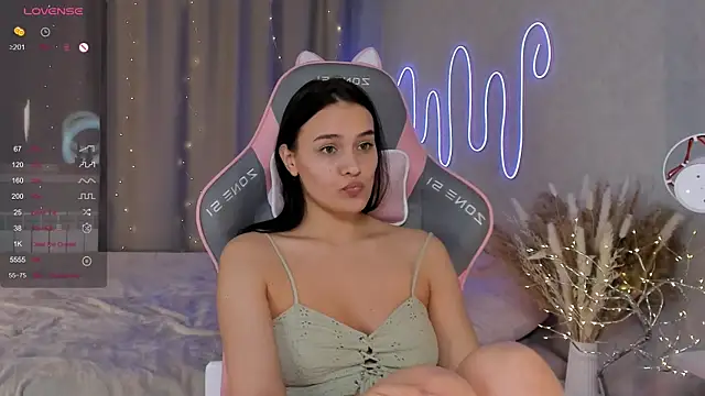 Snapshot of _Sweetie_ chatting on 02.14.25 Sweetie online show from 02.14.25