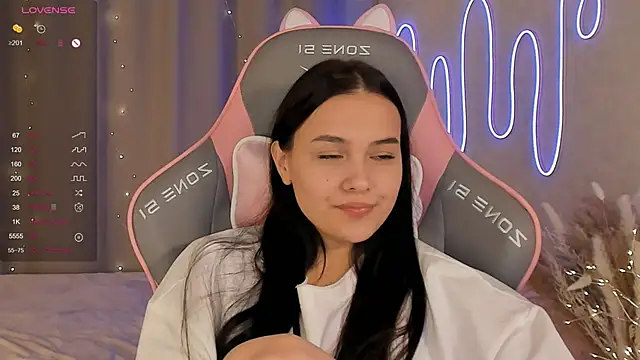 Snapshot of _Sweetie_ chatting on 02.15.25 Sweetie online show from 02.15.25