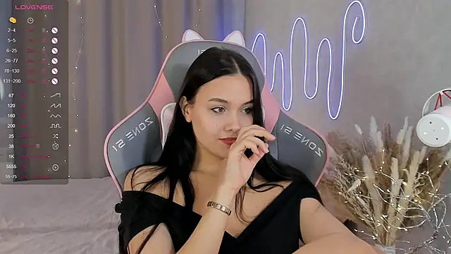 Snapshot of _Sweetie_ chatting on 02.16.25 Sweetie online show from 02.16.25