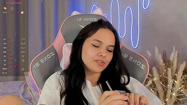 Snapshot of _Sweetie_ chatting on 02.18.25 Sweetie online show from 02.18.25