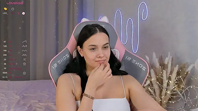 Snapshot of _Sweetie_ chatting on 02.20.25 Sweetie online show from 02.20.25