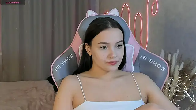 Snapshot of _Sweetie_ chatting on 03.21.25 Sweetie online show from 03.21.25