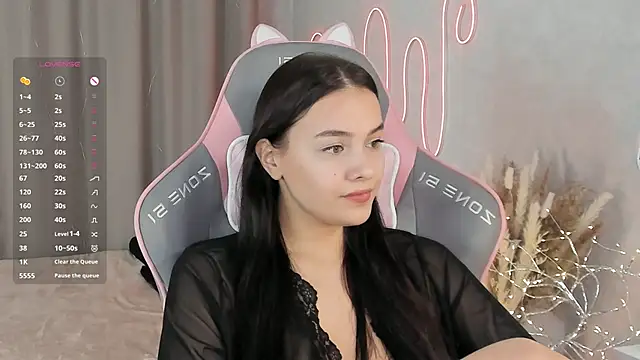 Snapshot of _Sweetie_ chatting on 03.22.25 Sweetie online show from 03.22.25