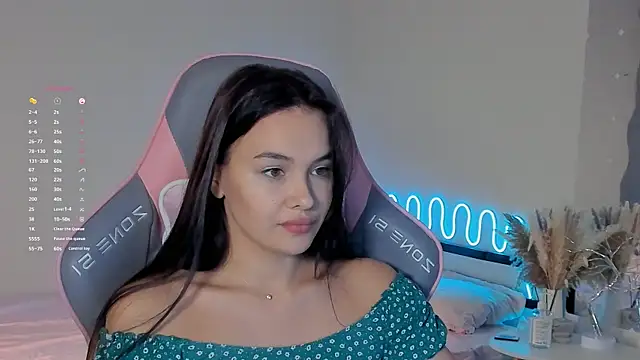 Snapshot of _Sweetie_ chatting on 09.13.25 Sweetie online show from 09.13.25