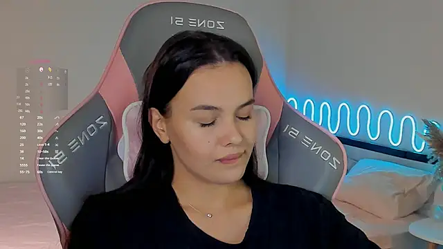 Snapshot of _Sweetie_ chatting on 09.17.25 Sweetie online show from 09.17.25