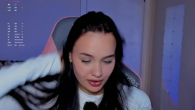 Snapshot of _Sweetie_ chatting on 10.18.25 Sweetie online show from 10.18.25