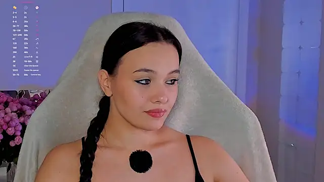 Snapshot of _Sweetie_ chatting on 10.27.25 Sweetie online show from 10.27.25