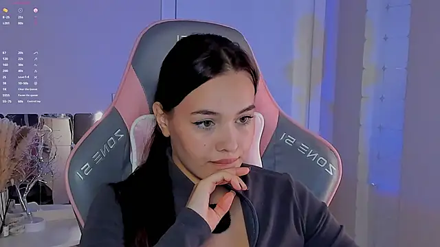 Snapshot of _Sweetie_ chatting on 11.19.25 Sweetie online show from 11.19.25