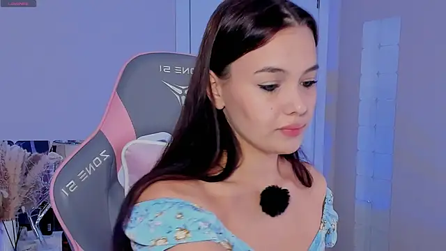 Snapshot of _Sweetie_ chatting on 11.21.25 Sweetie online show from 11.21.25