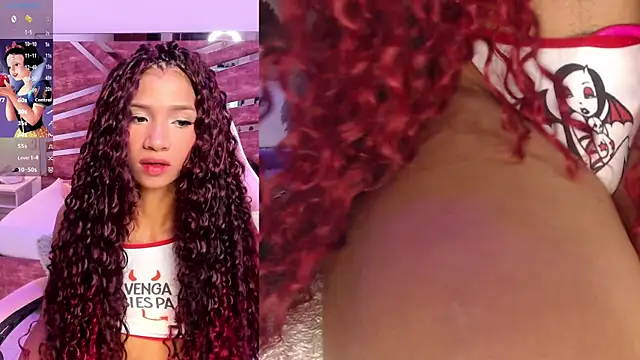 Snapshot of SofiRey_ chatting on 10.28.25 SofiRey online show from 10.28.25