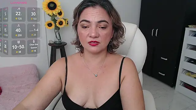 Snapshot of Ghada_milf chatting on 12.15.24 Ghada milf online show from 12.15.24
