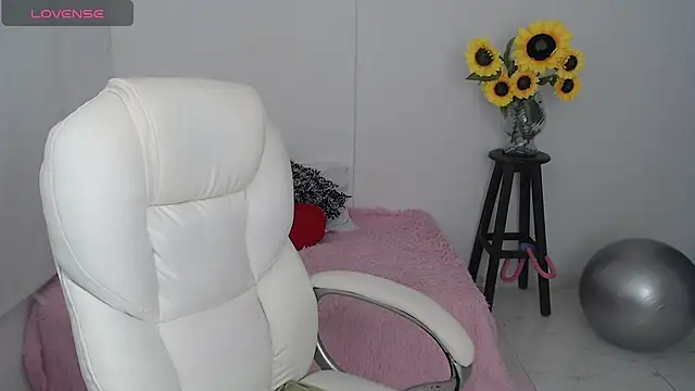 Snapshot of Ghada_milf chatting on 10.06.25 Ghada milf online show from 10.06.25