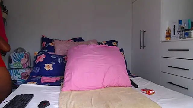 Amberbela online show from 11.28.25