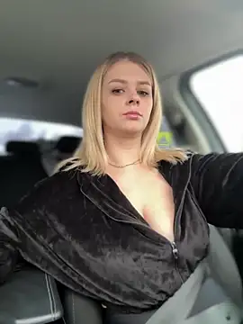 Snapshot of Love_Bri chatting on 11.28.25 Love Bri online show from 11.28.25