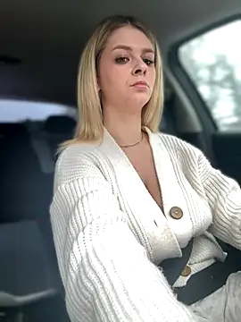 Snapshot of Love_Bri chatting on 12.03.25 Love Bri online show from 12.03.25