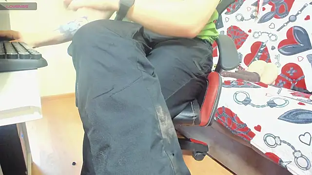 Snapshot of Queen_Sport chatting on 03.10.25 Queen Sport online show from 03.10.25